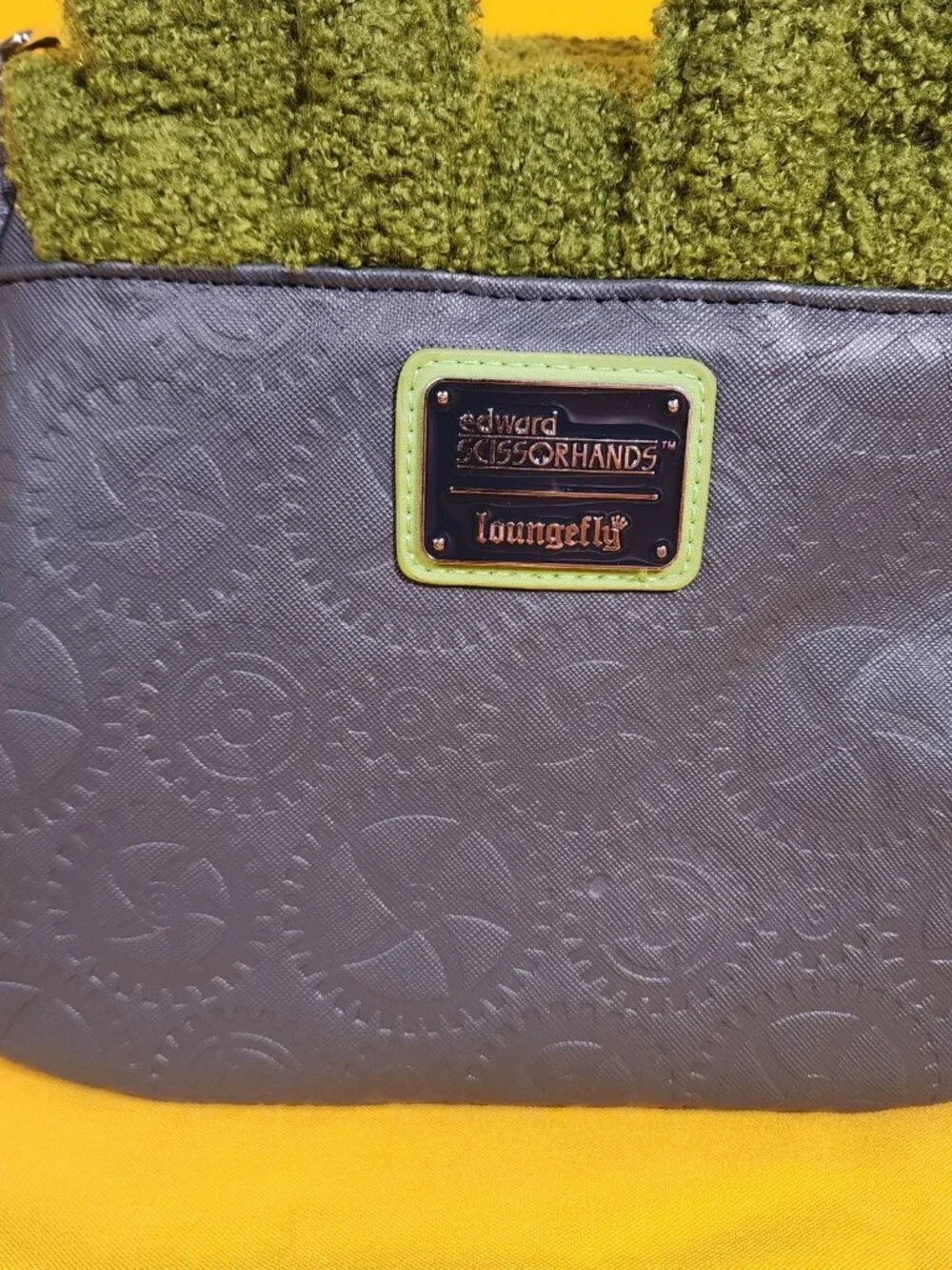 Loungefly Edward Scissorhands Sherpa Topiary Floral Horror Movie Crossbody Bag - Picture 7 of 12